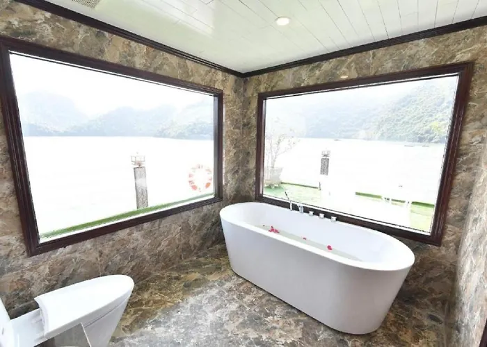 Sapphire Cruises 5* Hạ Long
