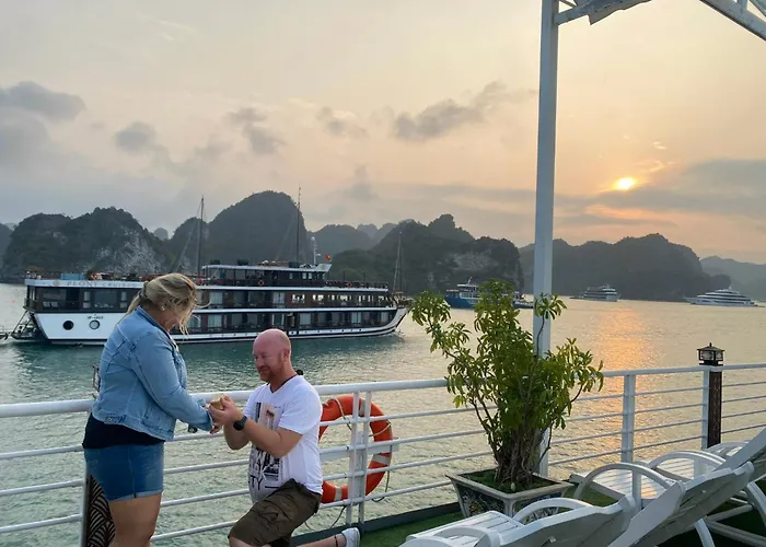 Sapphire Cruises  Hạ Long