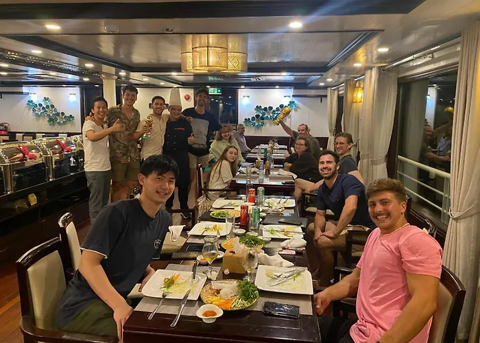 Sapphire Cruises  Hạ Long