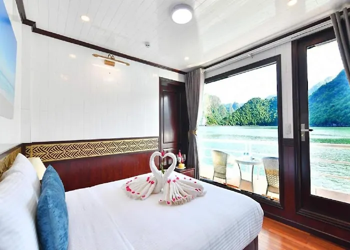 Sapphire Cruises 5* Hạ Long