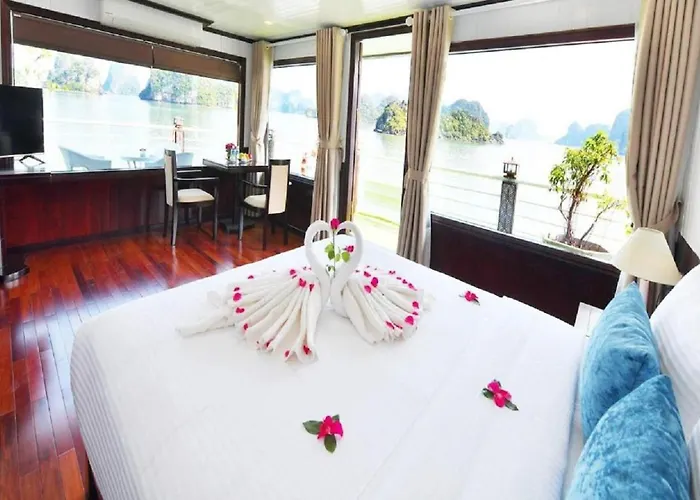 Sapphire Cruises  Hạ Long