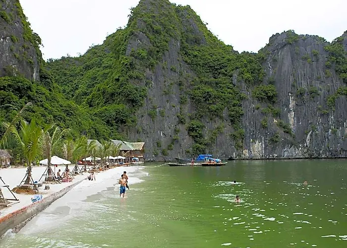 Sapphire Cruises  Hạ Long