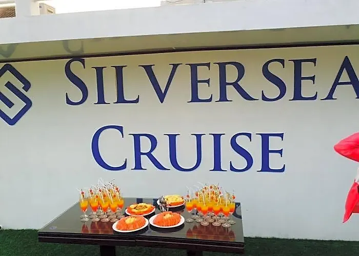 Sapphire Cruises  Hạ Long
