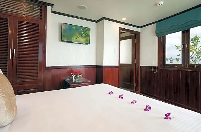 Sapphire Cruises  Hạ Long