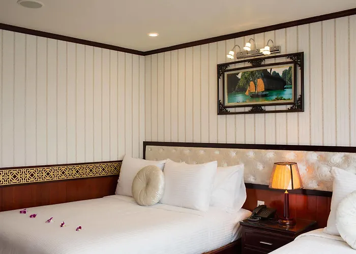 Sapphire Cruises  Hạ Long