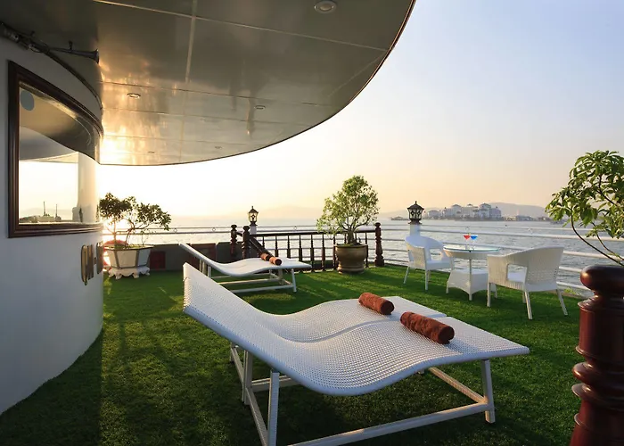 Sapphire Cruises  Hạ Long