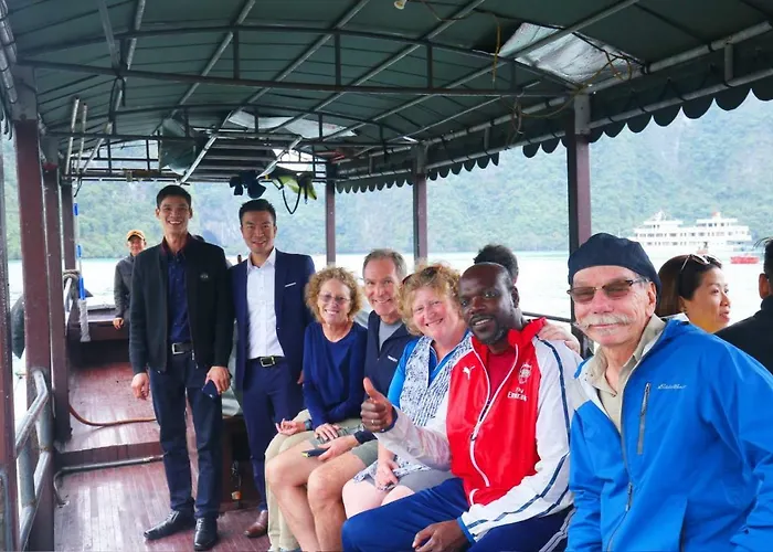 Sapphire Cruises 5* Hạ Long