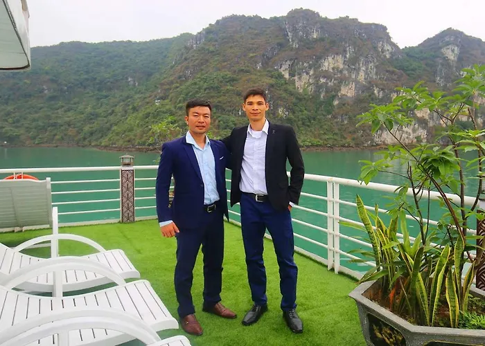  Sapphire Cruises